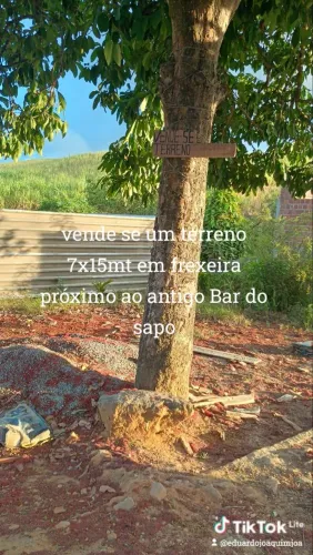 Vende se um terreno 