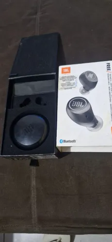 Fone jbl todo original completo precisa de reparo em 1 dos fones porém funciona normame