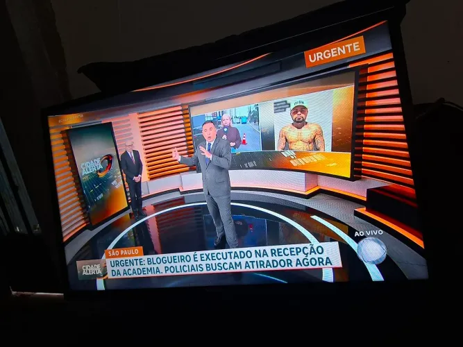 Tv samsung muito nova pra sair logo