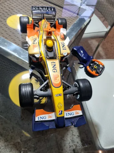 Miniatura Fórmula 1 Renault R27 (2007) - NewRay -