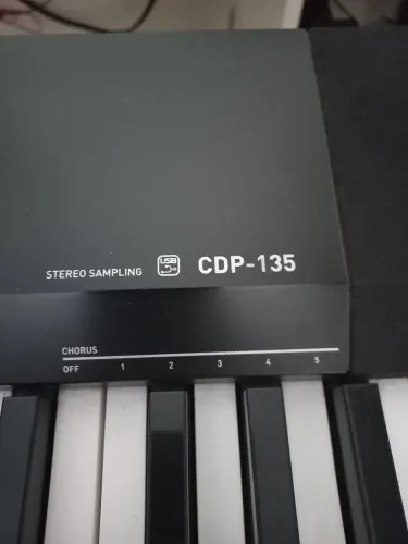TROCO OU VENDO - PIANO DIGITAL CASIO CDP 135