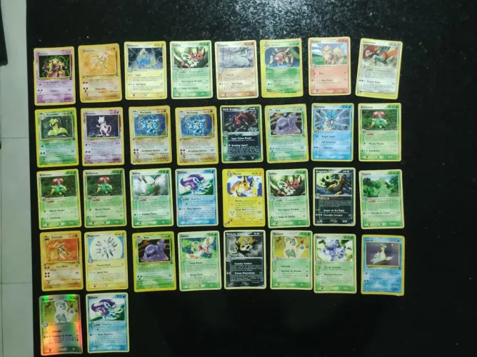Coleção de cartas pokémon vintage anos 2000