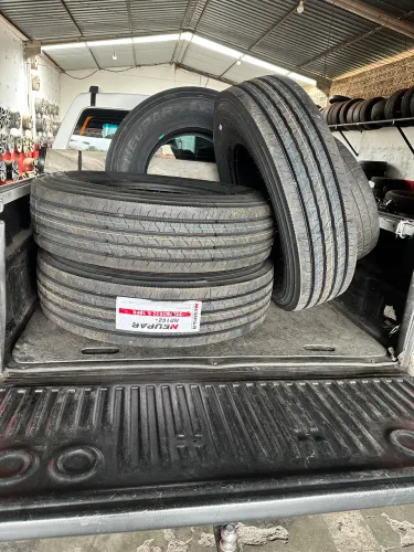 Pneus 275/80/22,5 novos neupar 
