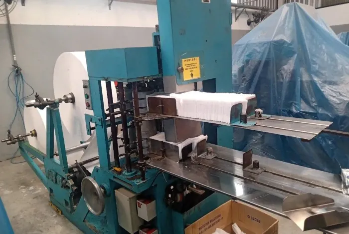 Máquina para fabricar Guardanapos de Papel 20x21cm Pista Dupla Ótima Produção