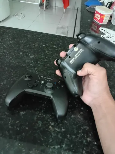 Vendo dois controles da Knup KP-GM017