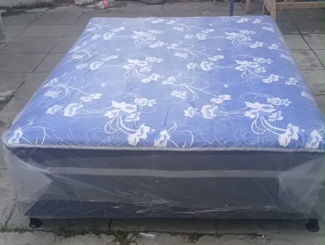 Cama box casal nova - 300,00. Contato *21