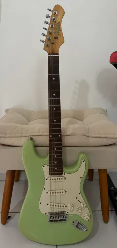 Guitarra Dolphin verde