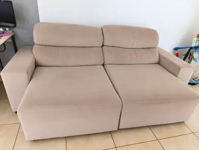 Sofá Retrátil e Reclinável Bege 4 lugares