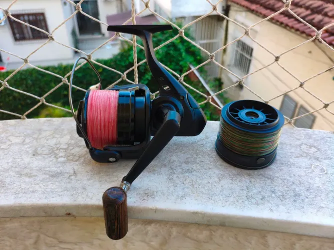 Vendo molinete Okuma Custom Black