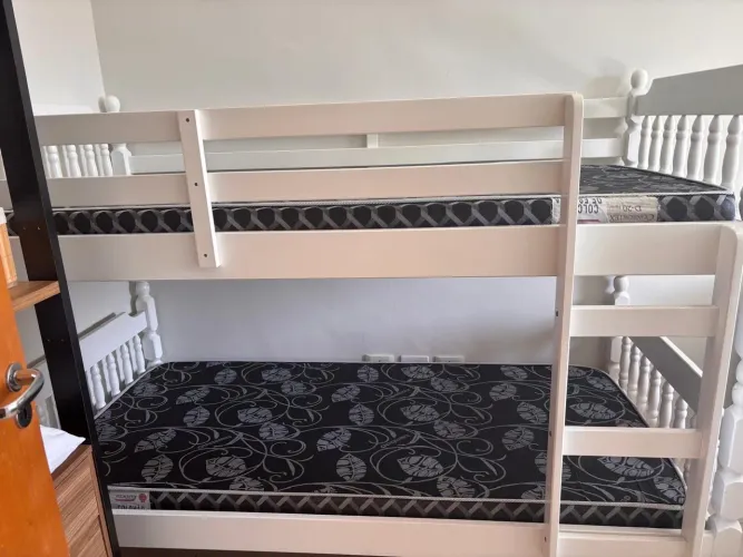 Vendo beliche com colchões 