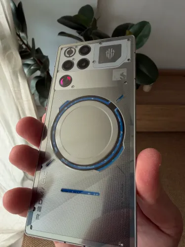 REDMAGIC 11 PRO 16GB + 512GB 7500mAh com capa magnética de brinde + carregador original.