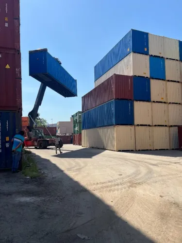 Container padronizado naval