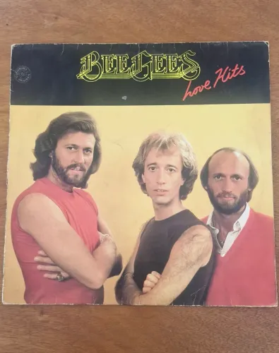 Vendo vinil "Love Hits" dos Bee Gees