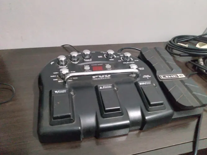 Pedaleira Line 6 POD