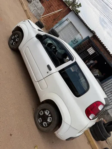Fiat Uno Vivace Celeb. 1.0 EVO F. Flex 8V 3P 2014