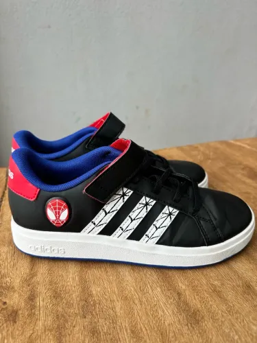Tênis Homem aranha -Marvel Adidas