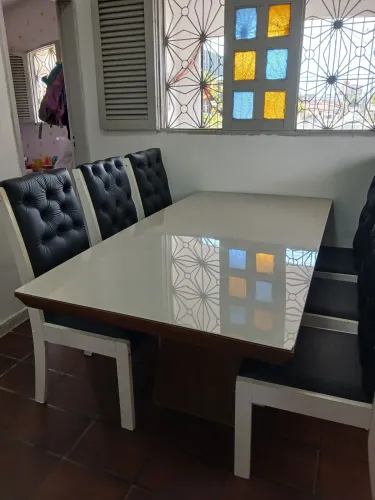 Mesa 6 lugares com cadeiras