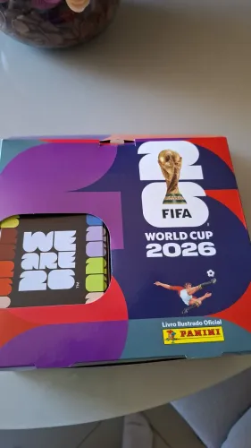 Álbum da copa do mundo dourado e lacrado com caixa de metal original da panini