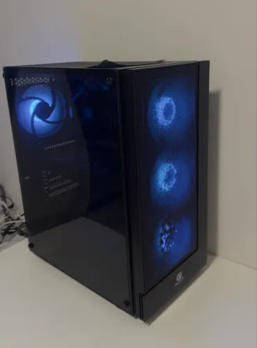 GABINETE GAMER 4 FANS + GTX 1050ti + B450M + RYZEN 3 3300x + 24GB RAM
