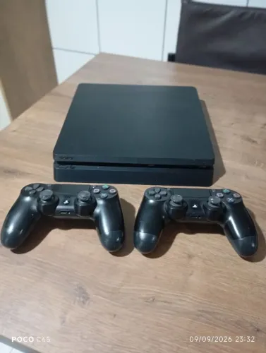 PS4 Slim 1TB com 2 Controles + GTA 5 em Disco Original