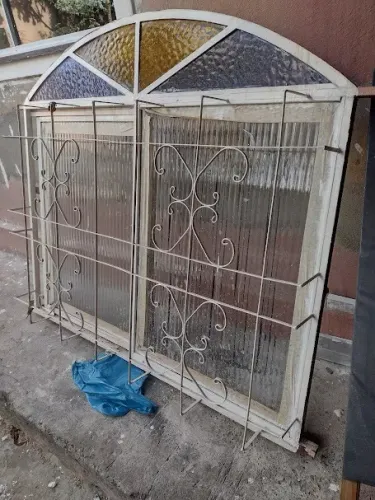 3 janelas estilo colonial valor cada uma 200,00
