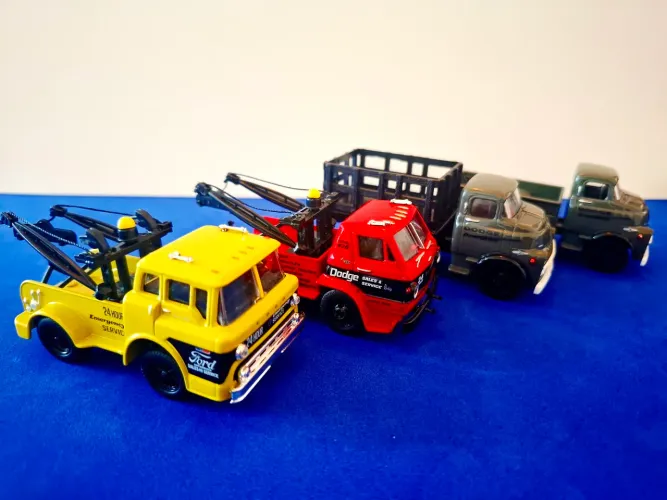Lote de miniaturas caminhões M2 na escala 1:64