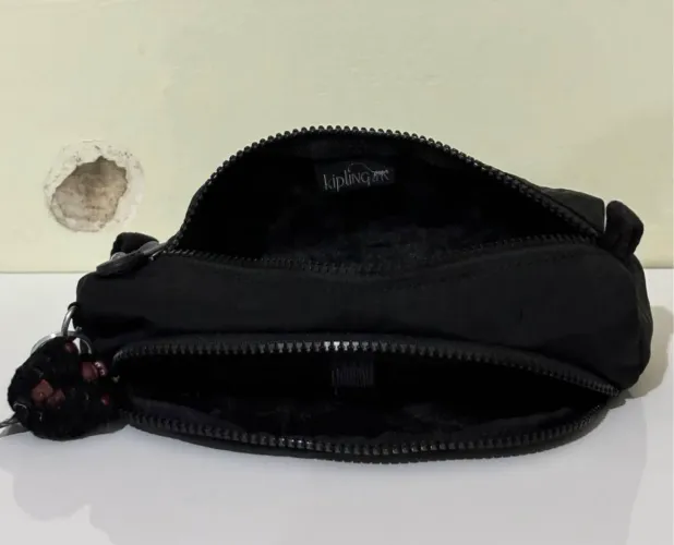 Estojo Kipling preto - Está em ótimo estado 