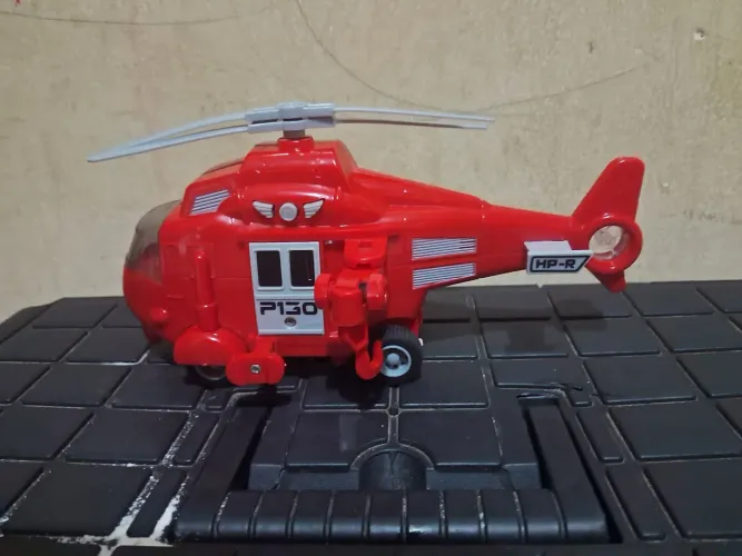 Helicóptero dos bombeiros com sirene