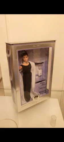 Boneca Mattel Barbie Audrey Hepburn Classic Edition