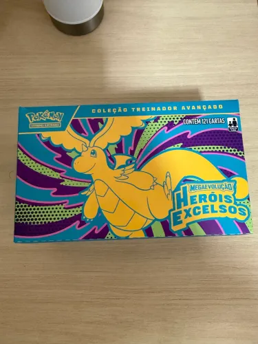 Coleção Treinador Avançado Pokémon - Megaevolução: Heróis Excelsos (Lacrada)