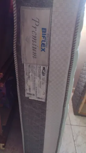 Vendo Cama Box com Colchão de Molas