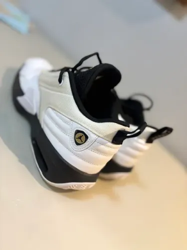 Air jordan Max aura 6