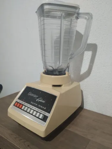 Antigo liquidificador  funcionando v.127