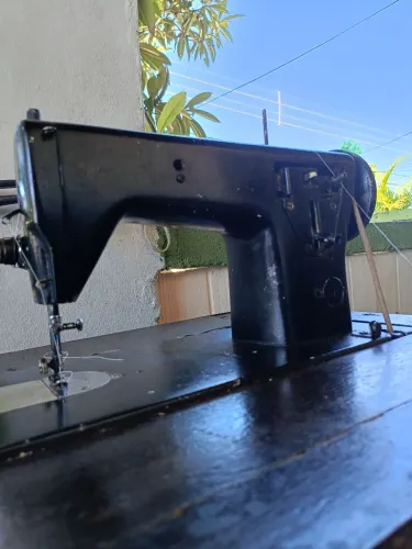 Maquina de costura Singer com móvel