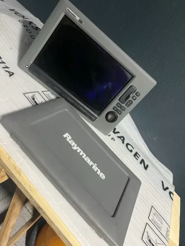 Raymarine C140  ) E62115
