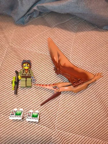 Minifigura Lego Jurassic Park com Pterodáctilo