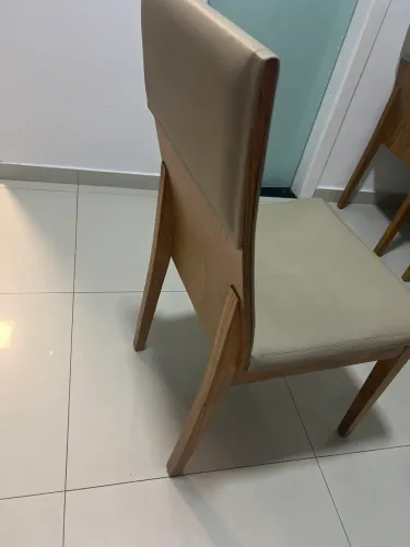 Comprados na líder interiores 4 cadeiras madeira novas