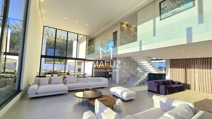 CASA COM FUNDO PARA A MATA, COM 4 QUARTOS E VISTA PARA A LAGOA