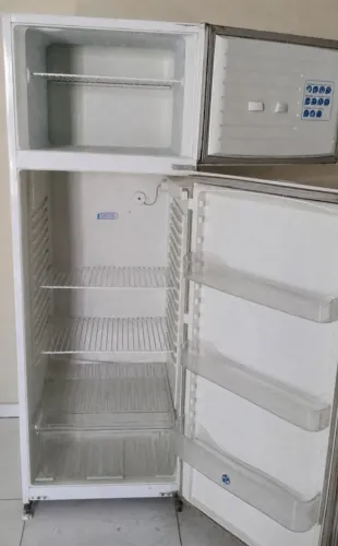 Vende-se geladeira