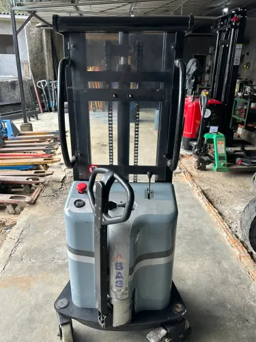 EMPILHADEIRA SEMI ELÉTRICA SAS 1500kg 