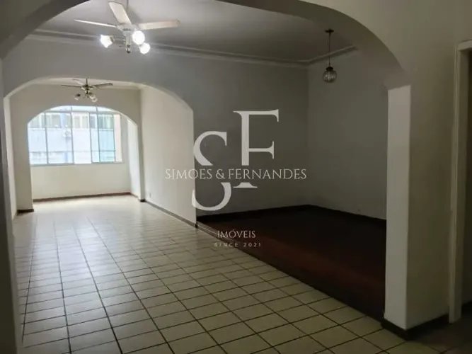 Tijuca - Rua Carlos de Vasconcelos. Apartamento com 3 quartos, dependência completa e 1 va