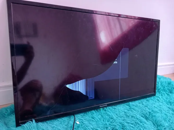 TV smart com tela trincada 32 polegadas Panasonic