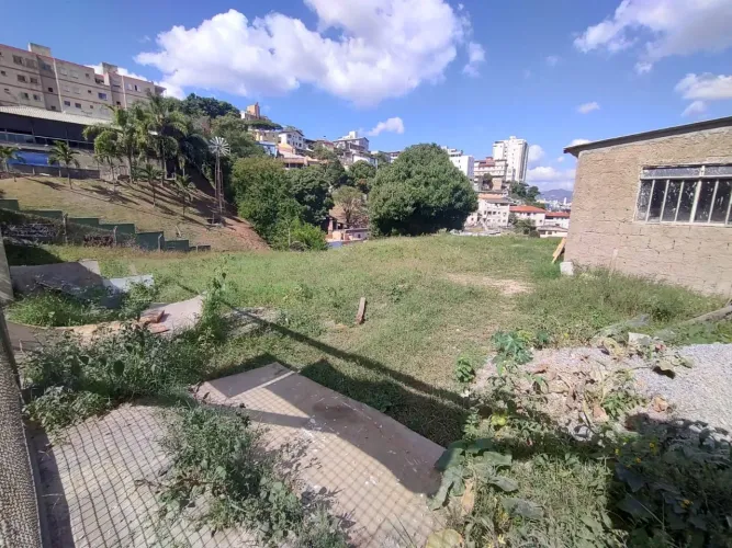 Terreno a venda de 800 m² em 2 lotes