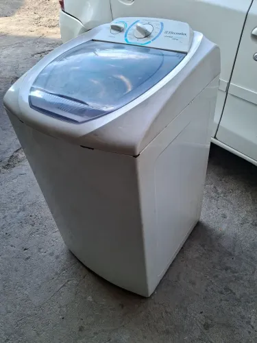 Vendo máquina de lavar Electrolux 7kg funcionando perfeitamente por 400 reais entrego