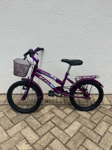 Vende-se bicicleta para menina