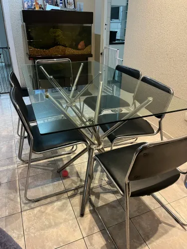 Mesa de vidro + 6 cadeiras