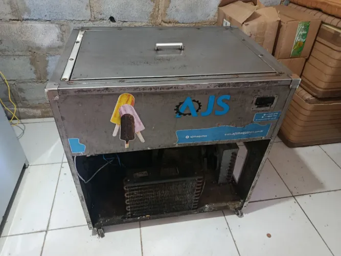 Máquina picoleteira com kit de produção