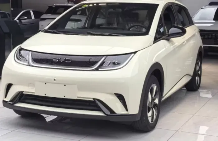 BYD Dolphin EV (Elétrico) 2025