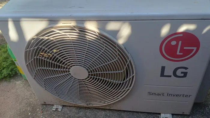Condensadora split inverter 18 mil BTUs LG inverter 