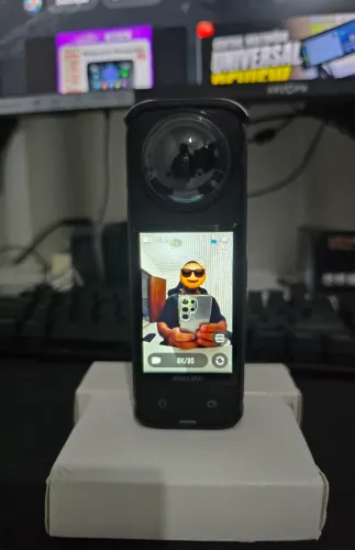 Câmera Insta360 X4